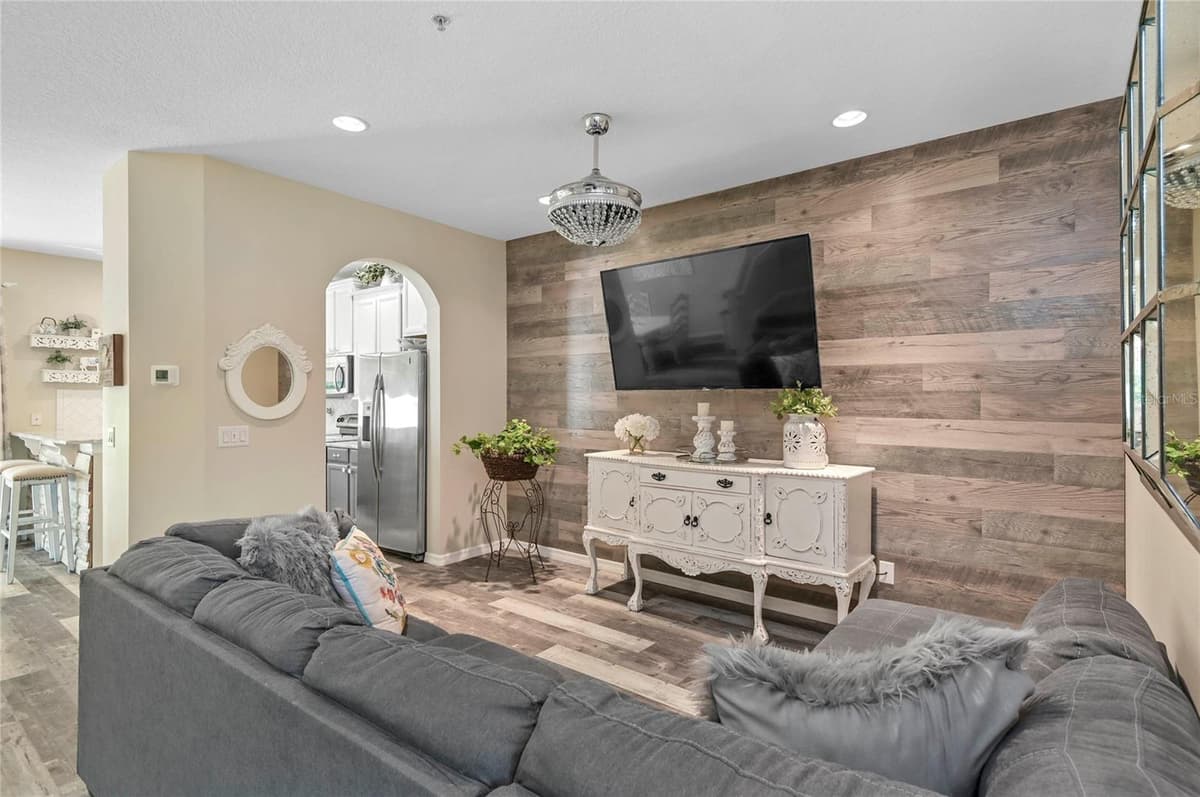 72 CANTERBURY BELL DRIVE — photo 8 of 37