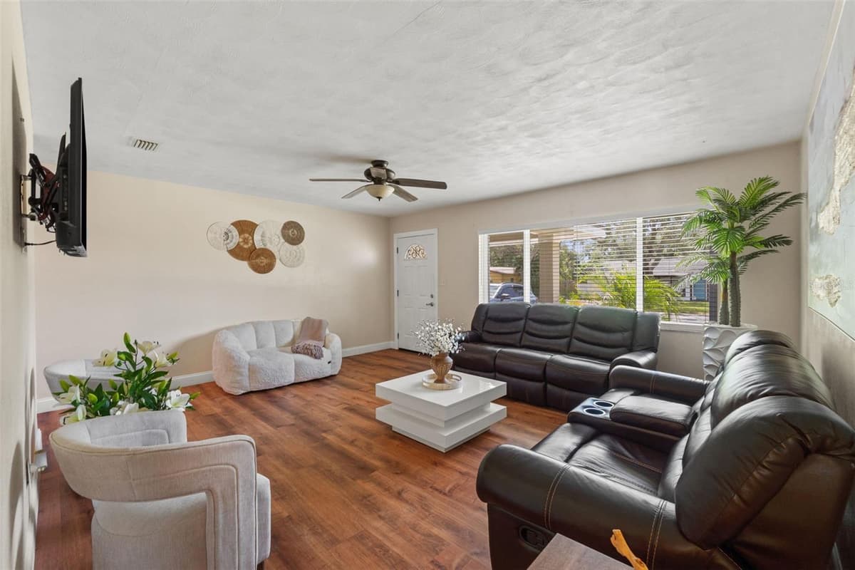 1721 JEFFERSON AVENUE — photo 4 of 33