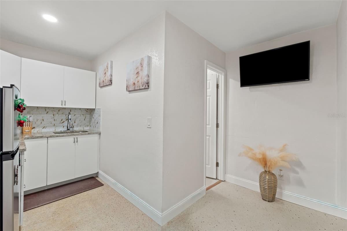 1721 JEFFERSON AVENUE — photo 18 of 33