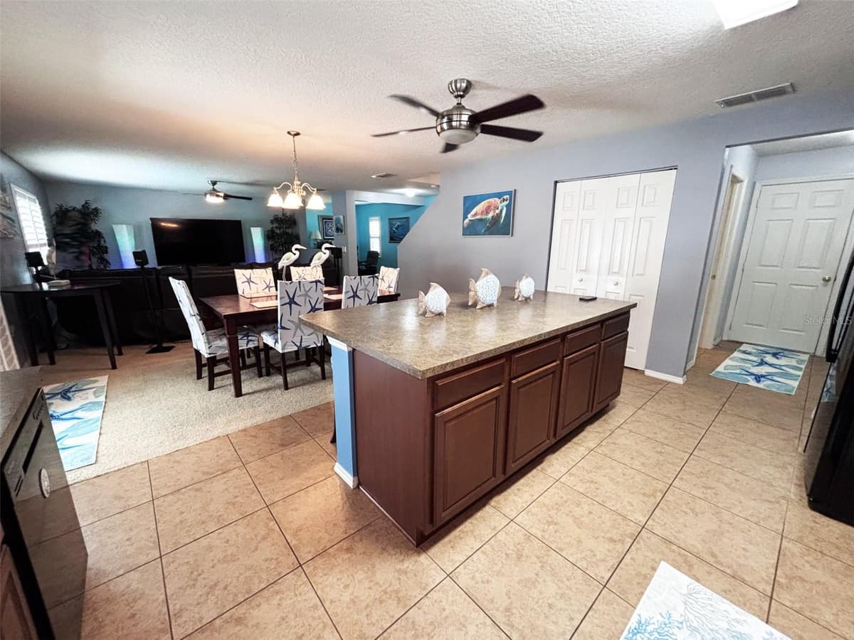 552 AEOLIAN DRIVE — photo 7 of 29