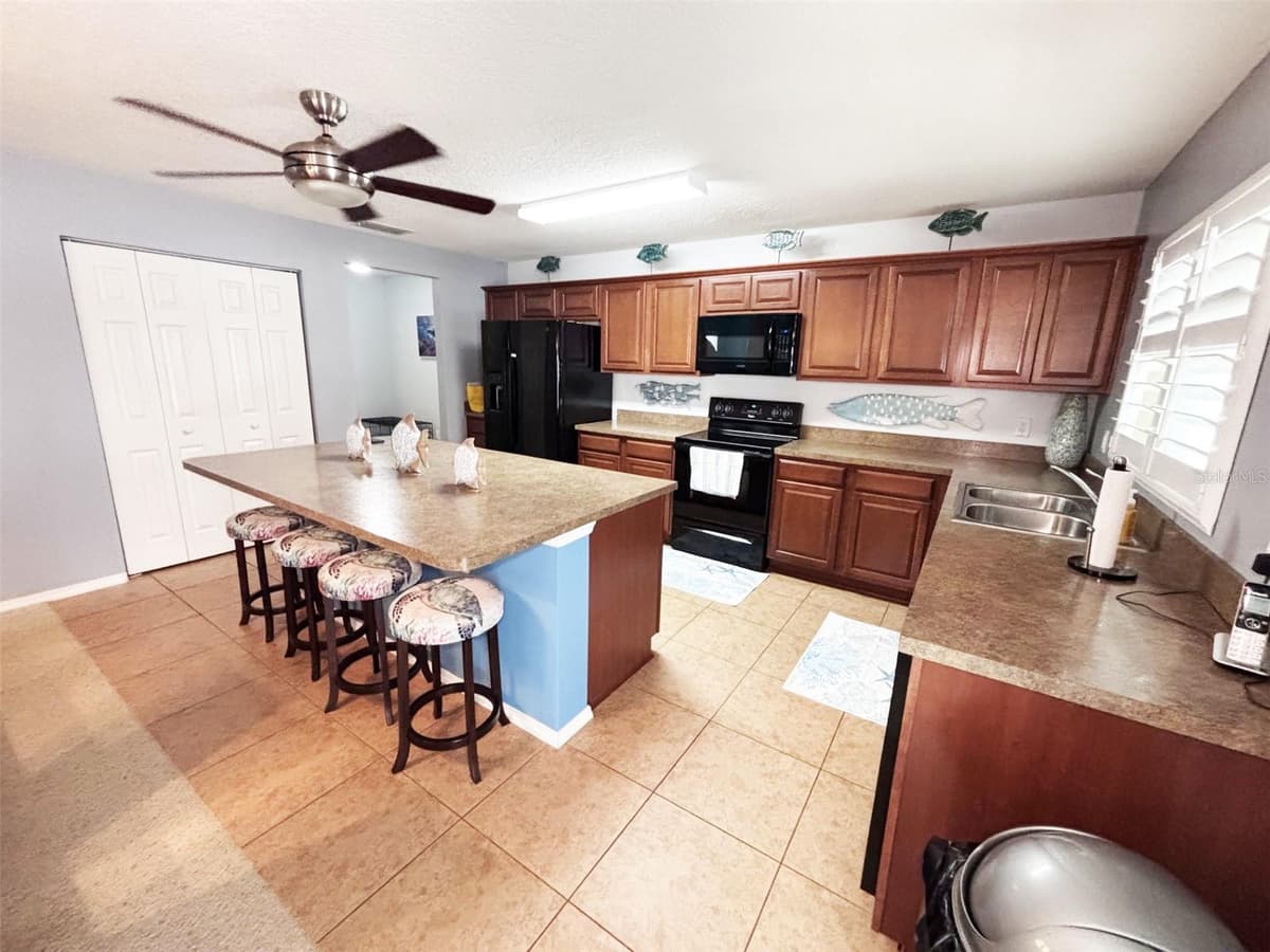 552 AEOLIAN DRIVE — photo 11 of 29
