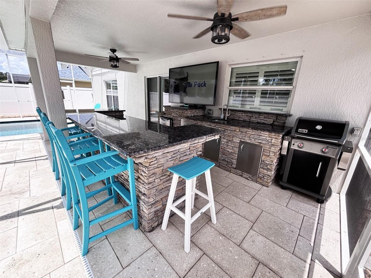 552 AEOLIAN DRIVE — photo 3 of 29