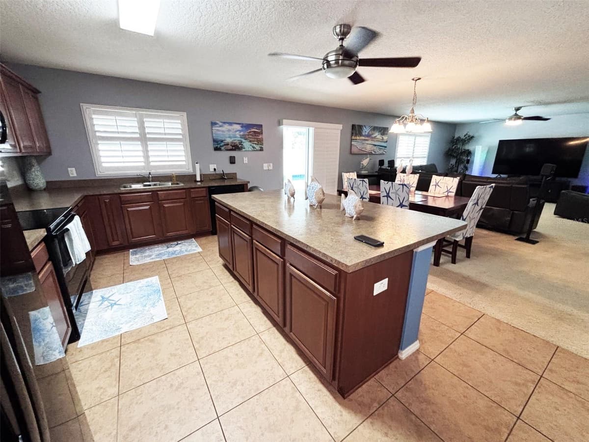 552 AEOLIAN DRIVE — photo 8 of 29