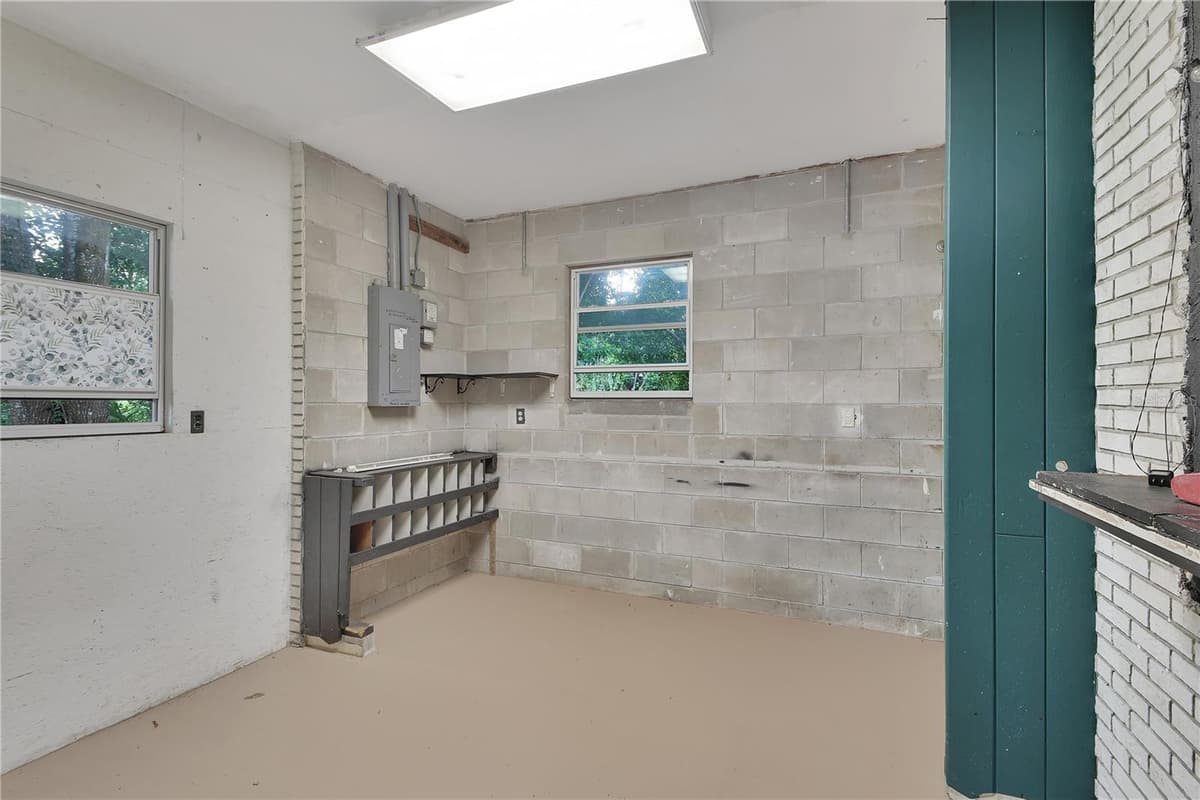 1502 STEVENS AVENUE — photo 9 of 26
