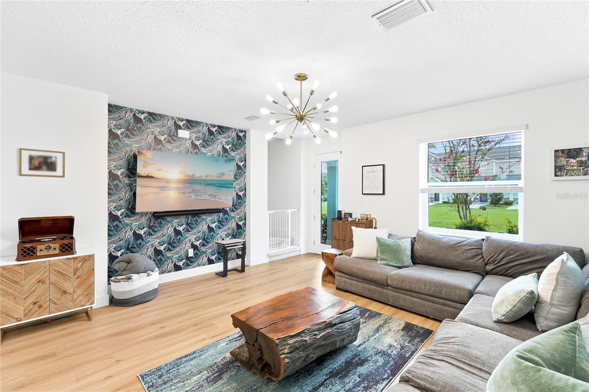 1808 FENDER LANE — photo 4 of 48