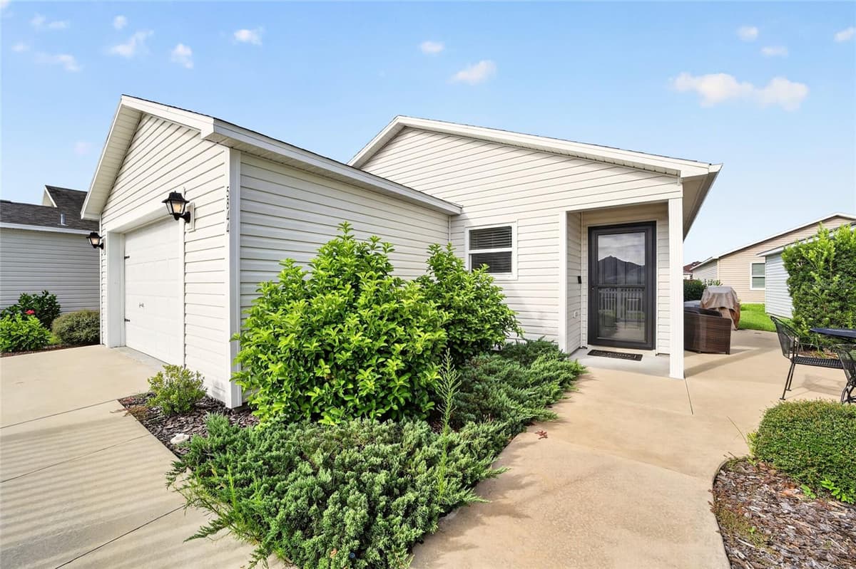 5844 MARSH COURT — photo 4 of 37