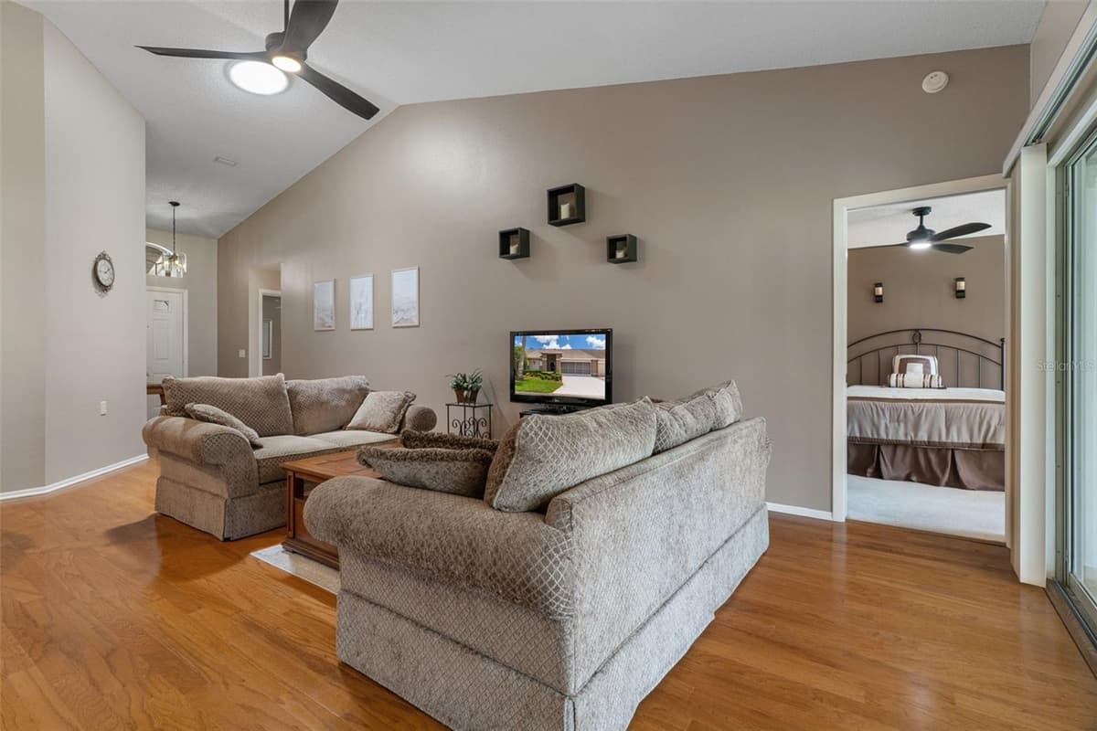 1424 PINEWOOD HILLS COURT — photo 10 of 85