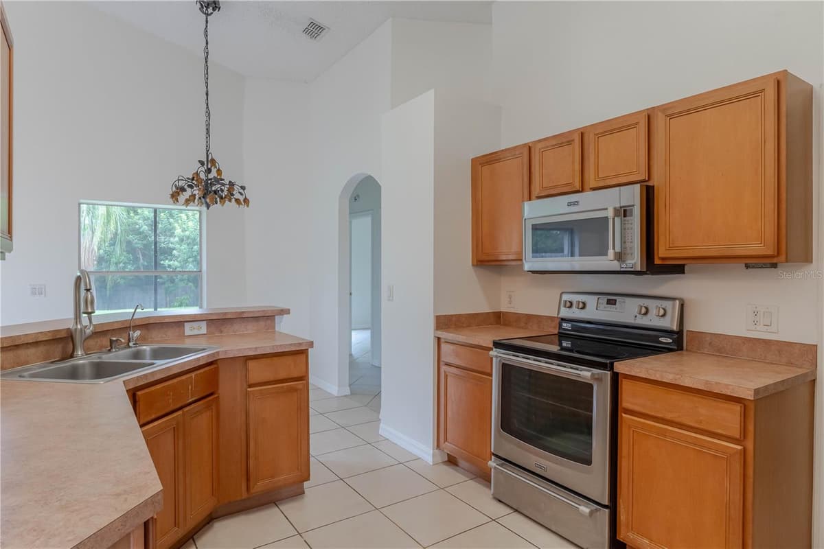 14339 VIBURNUM LN — photo 11 of 38