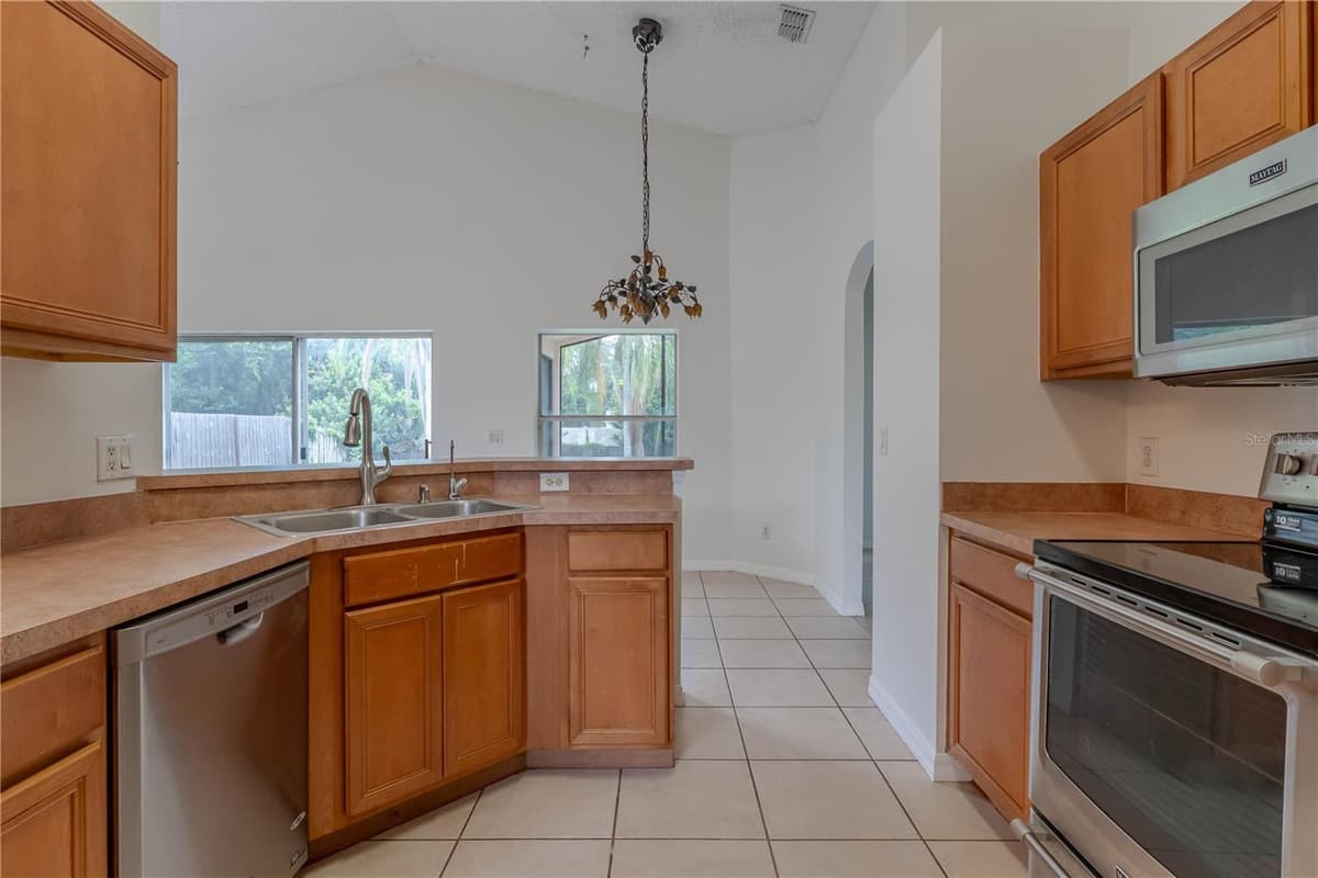14339 VIBURNUM LN — photo 10 of 38