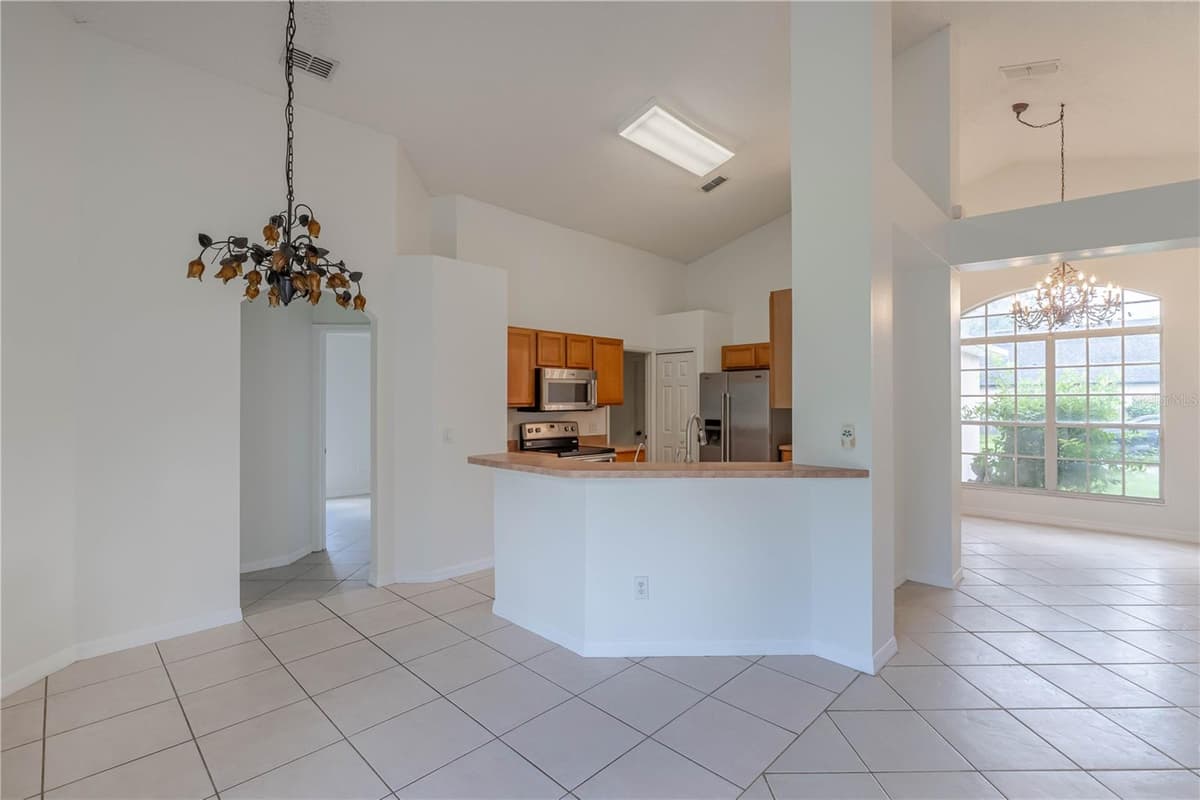 14339 VIBURNUM LN — photo 5 of 38