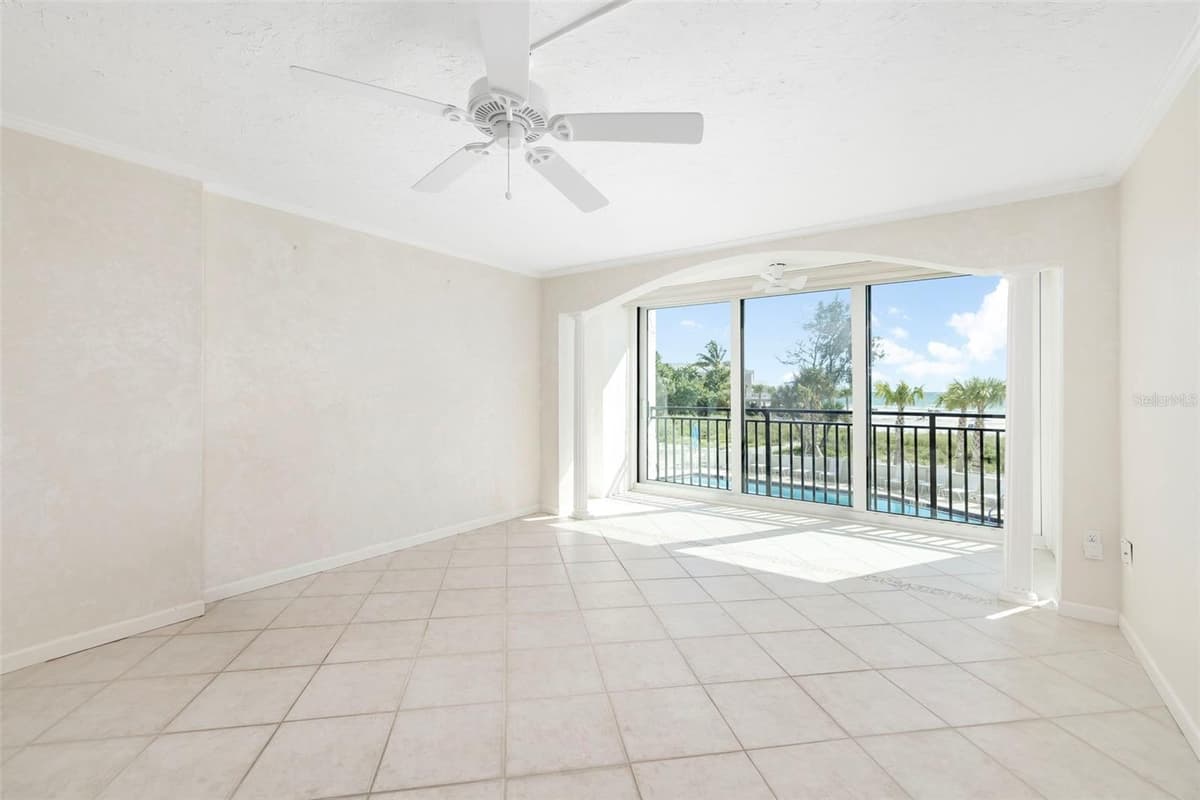 19 WHISPERING SANDS DRIVE — photo 15 of 33