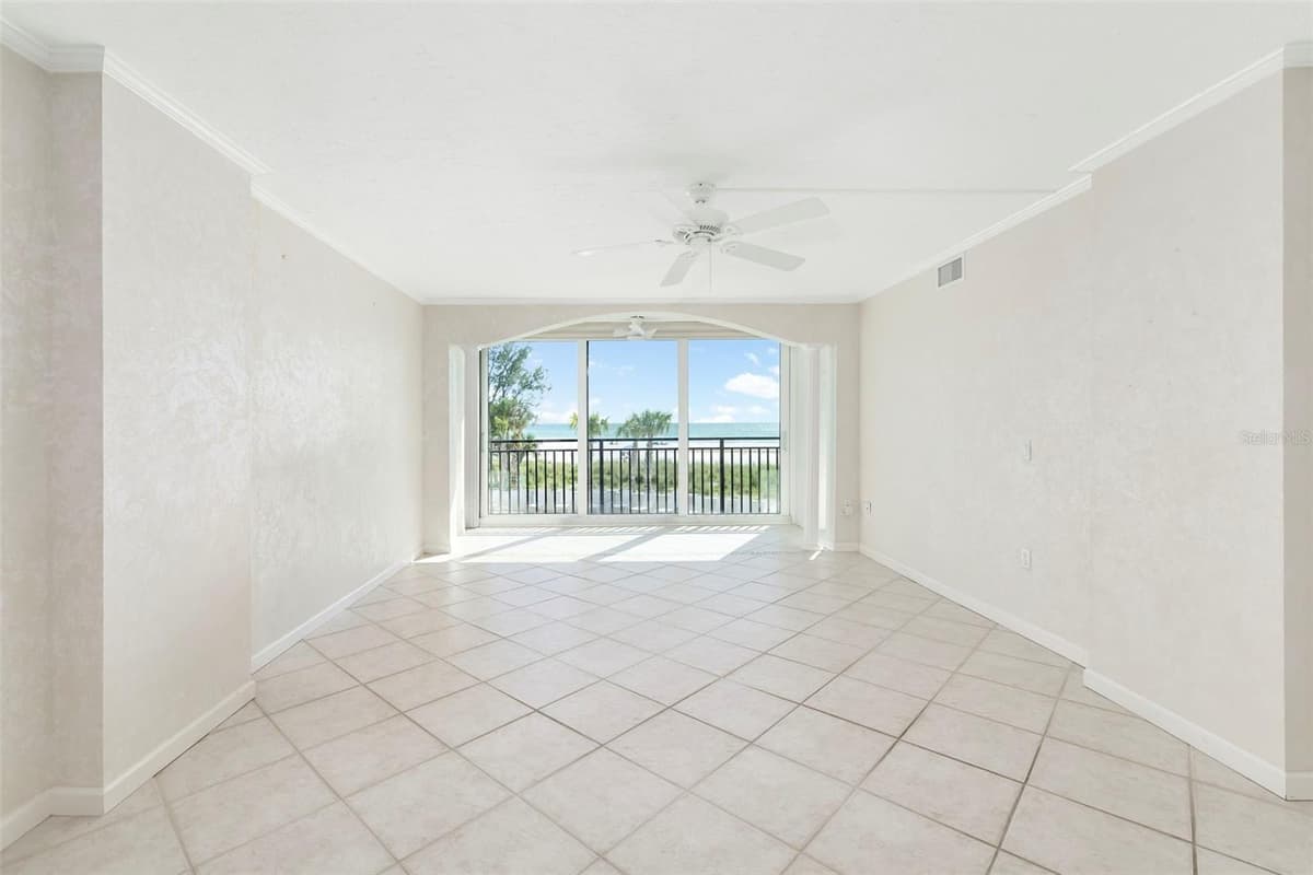 19 WHISPERING SANDS DRIVE — photo 14 of 33