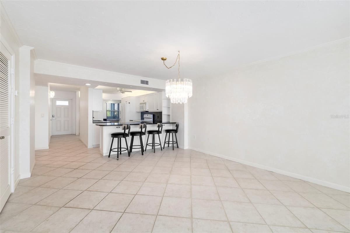 19 WHISPERING SANDS DRIVE — photo 13 of 33
