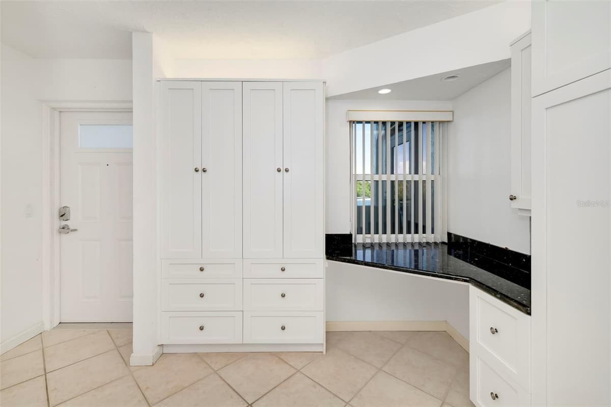 19 WHISPERING SANDS DRIVE — photo 8 of 33