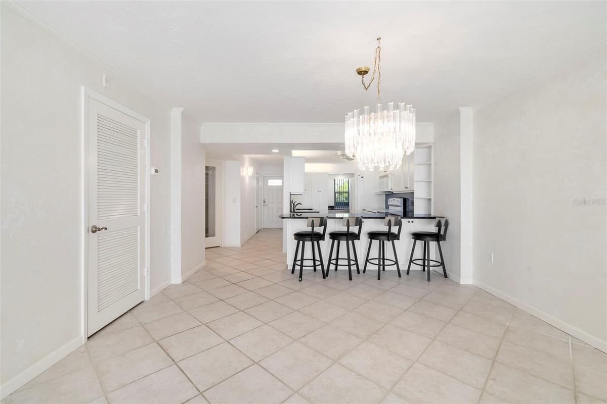 19 WHISPERING SANDS DRIVE — photo 12 of 33