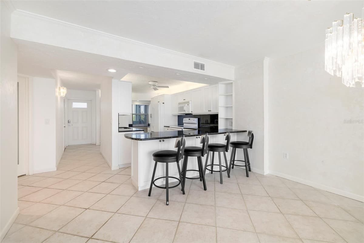 19 WHISPERING SANDS DRIVE — photo 11 of 33