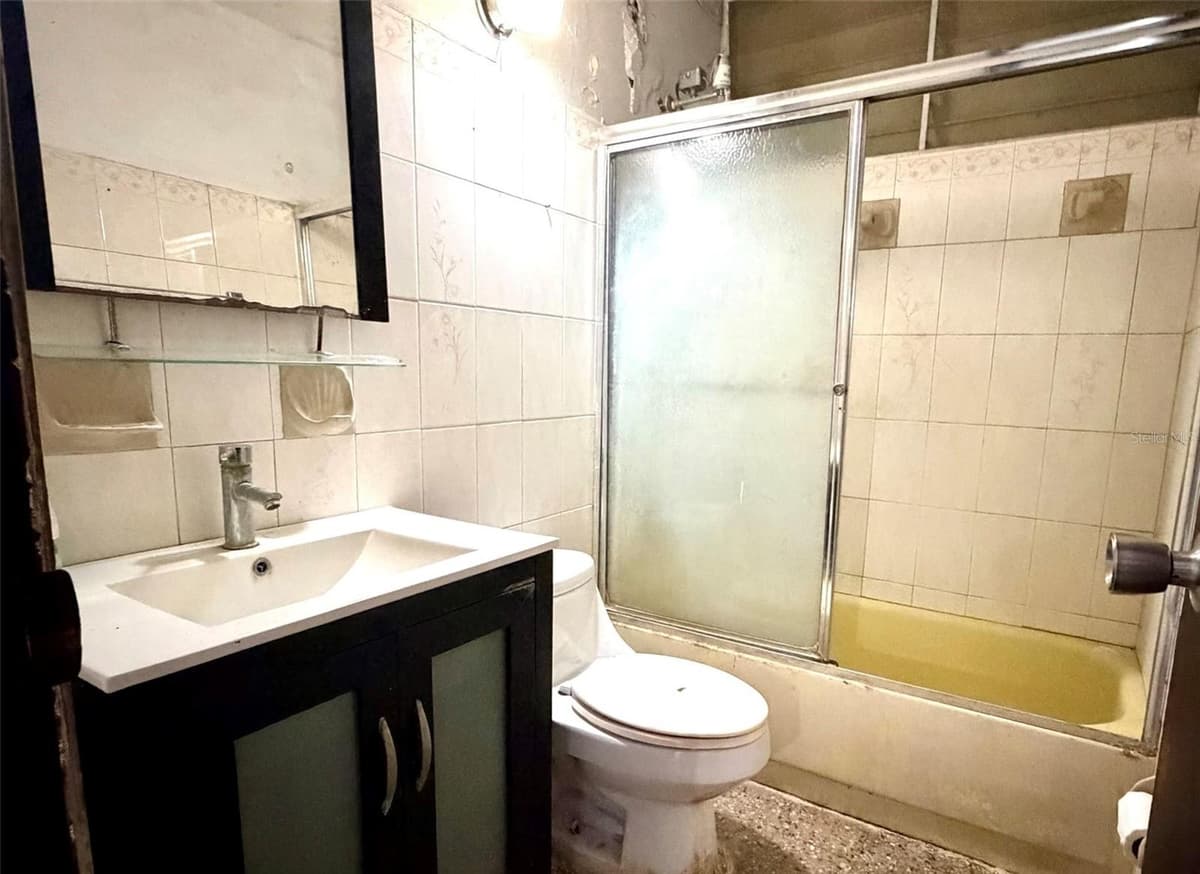 Calle 5 Blq 4 J 21 VILLAS DEL REY — photo 6 of 10