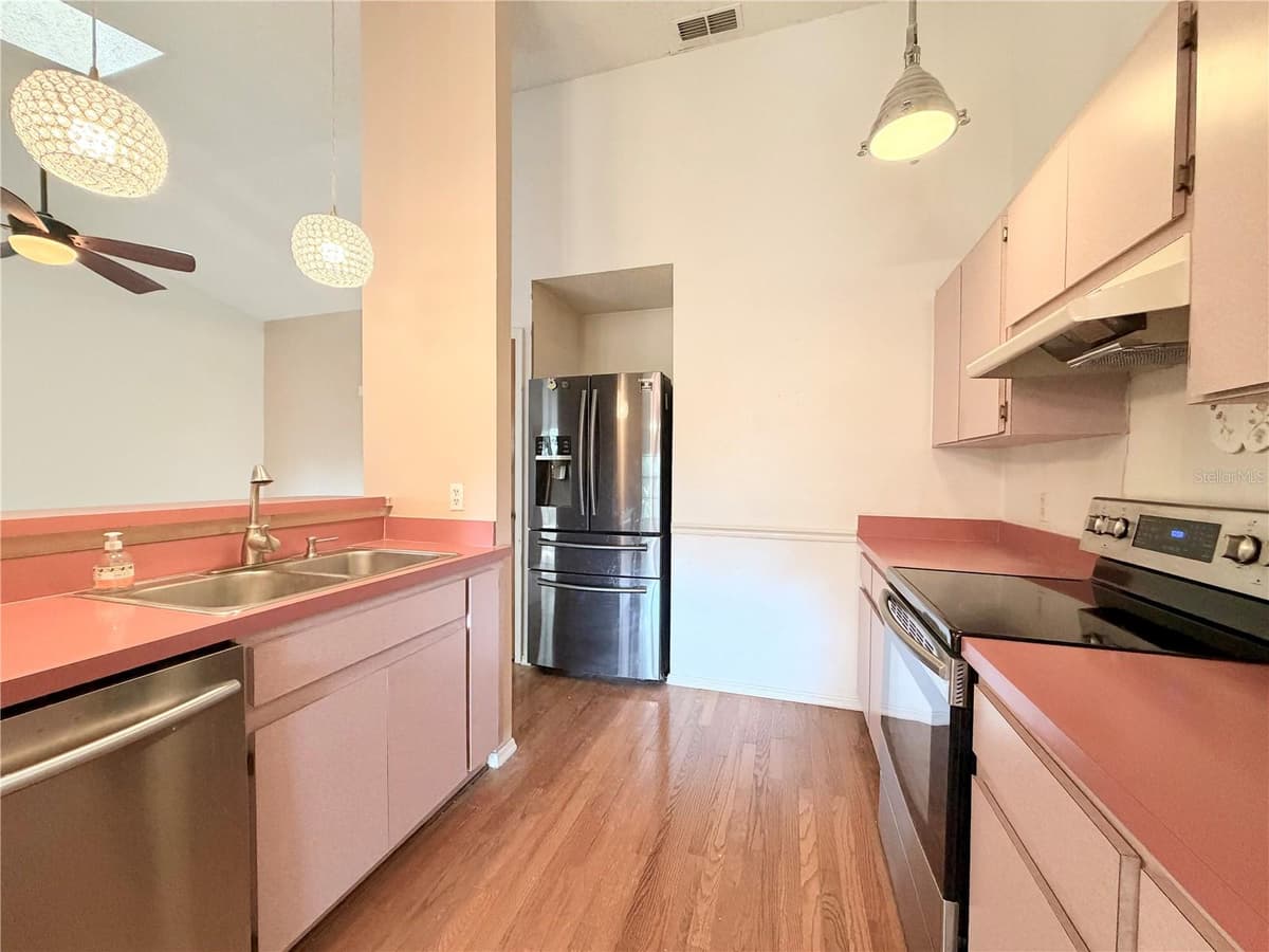 8012 LANSING DRIVE — photo 4 of 17