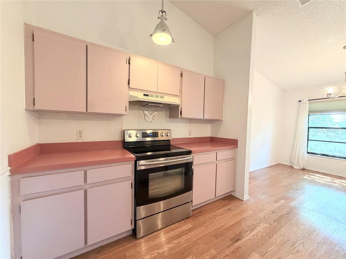 8012 LANSING DRIVE — photo 5 of 17
