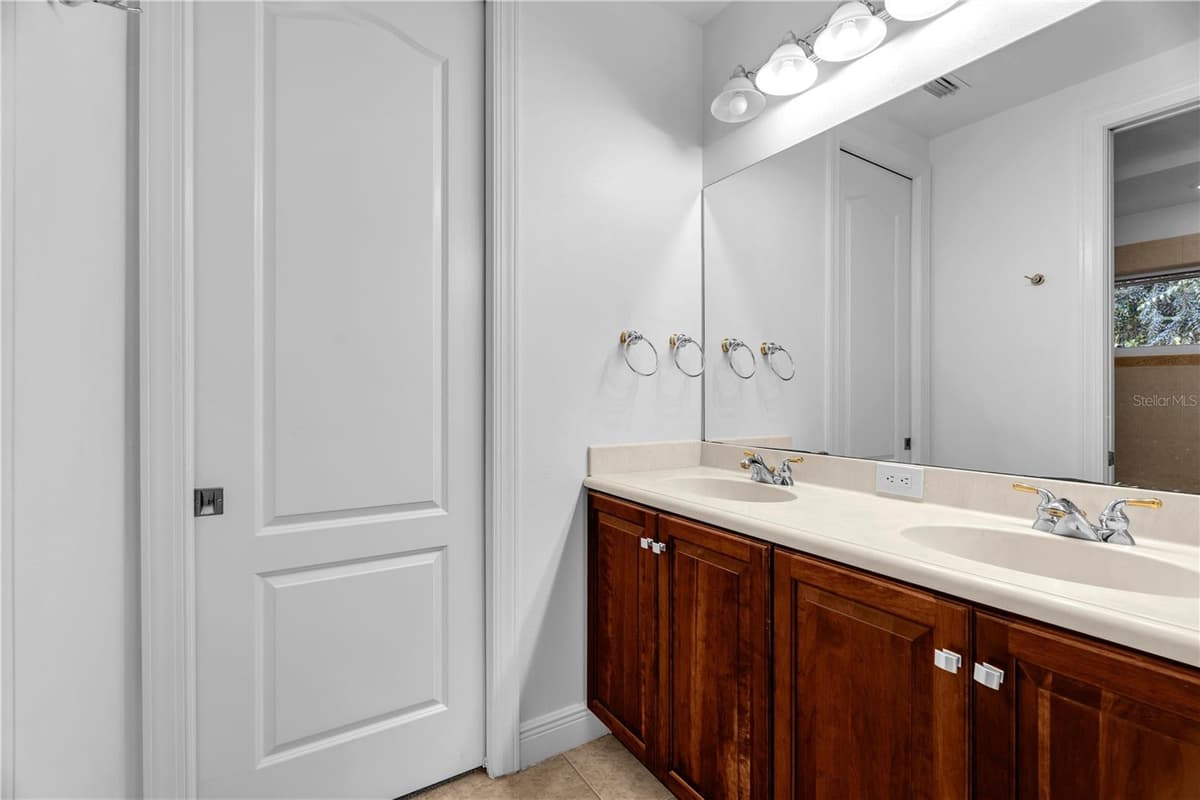 5038 6TH AVENUE — photo 35 of 46