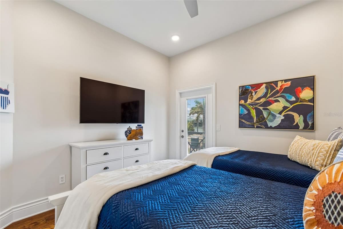 136 DEVON DRIVE — photo 40 of 83