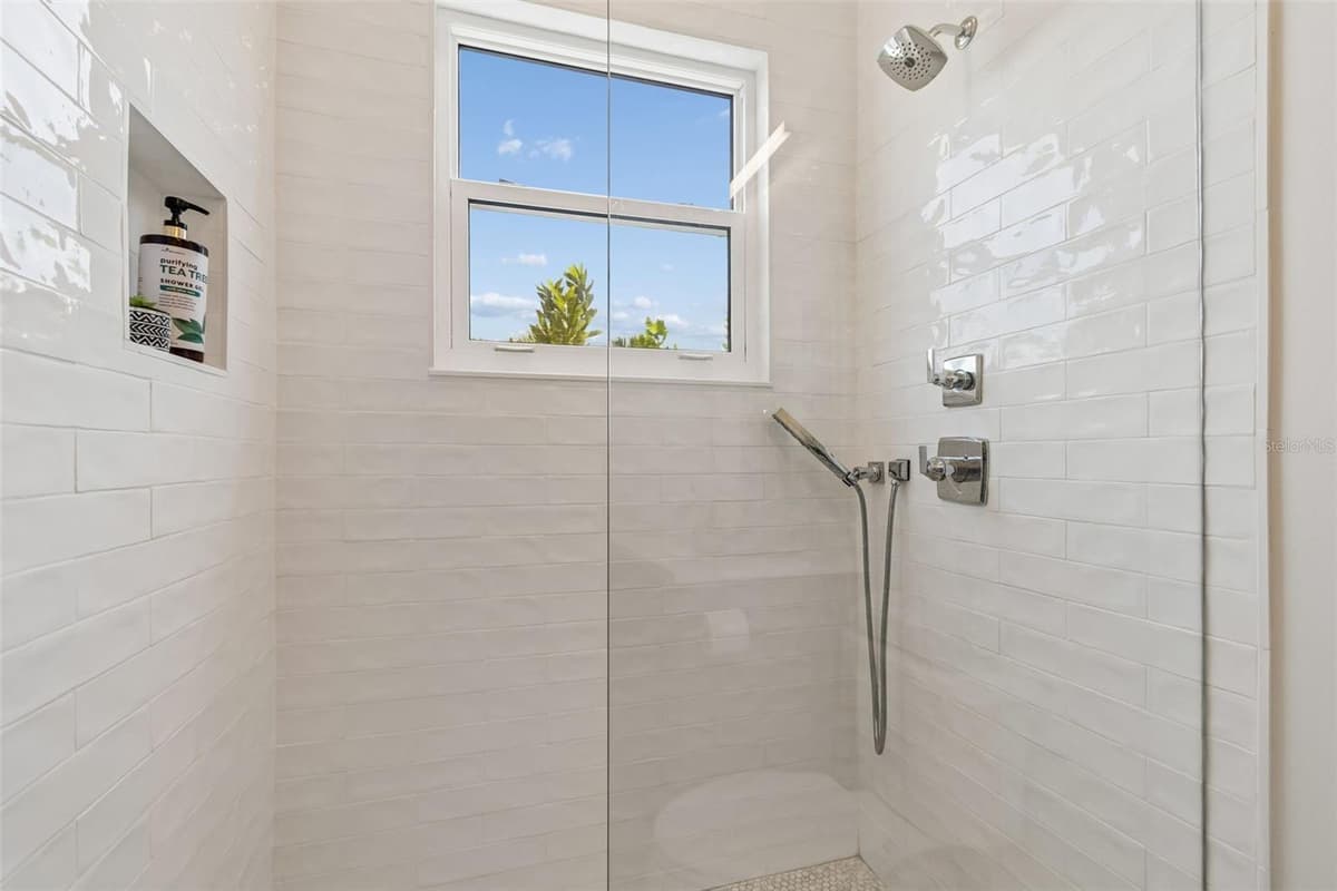 136 DEVON DRIVE — photo 42 of 83
