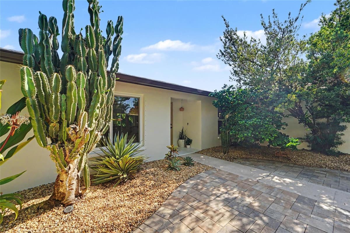 13461 DEL PRADO DRIVE — photo 9 of 40