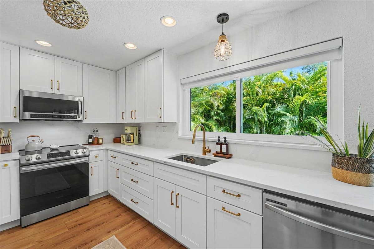 13461 DEL PRADO DRIVE — photo 15 of 40