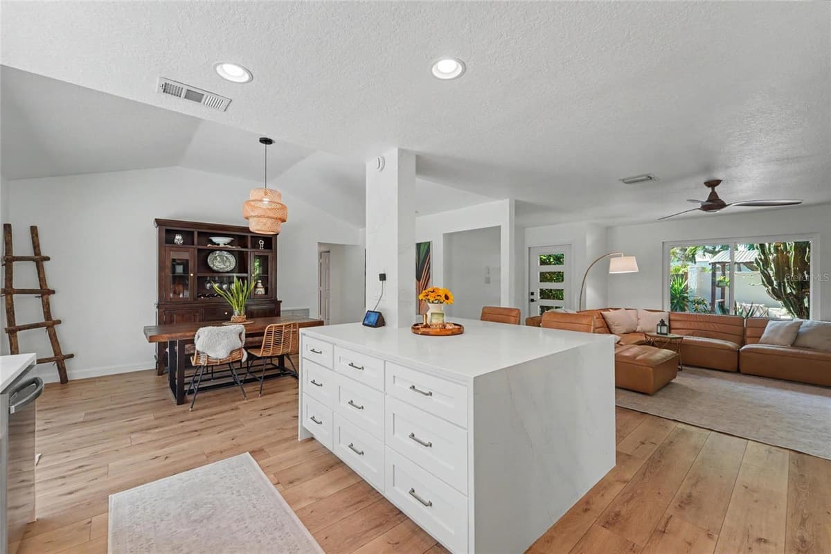 13461 DEL PRADO DRIVE — photo 13 of 40
