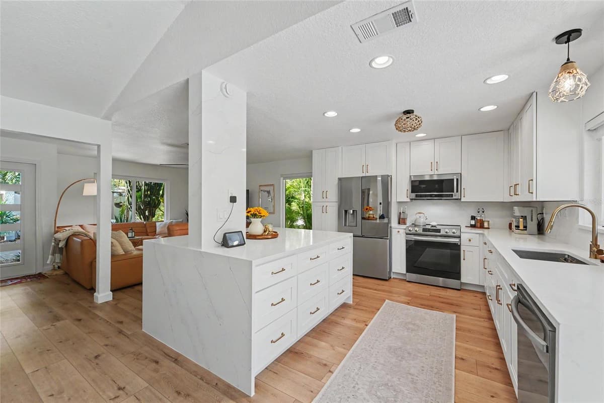 13461 DEL PRADO DRIVE — photo 3 of 40