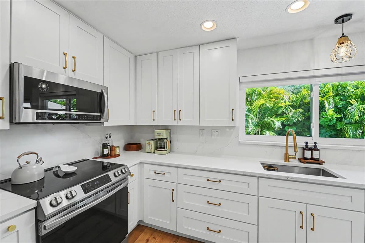 13461 DEL PRADO DRIVE — photo 16 of 40