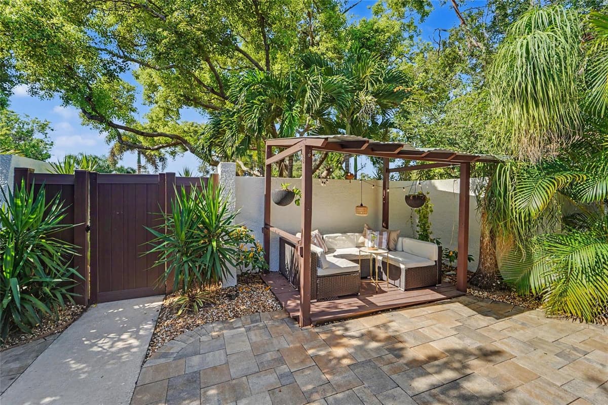 13461 DEL PRADO DRIVE — photo 6 of 40