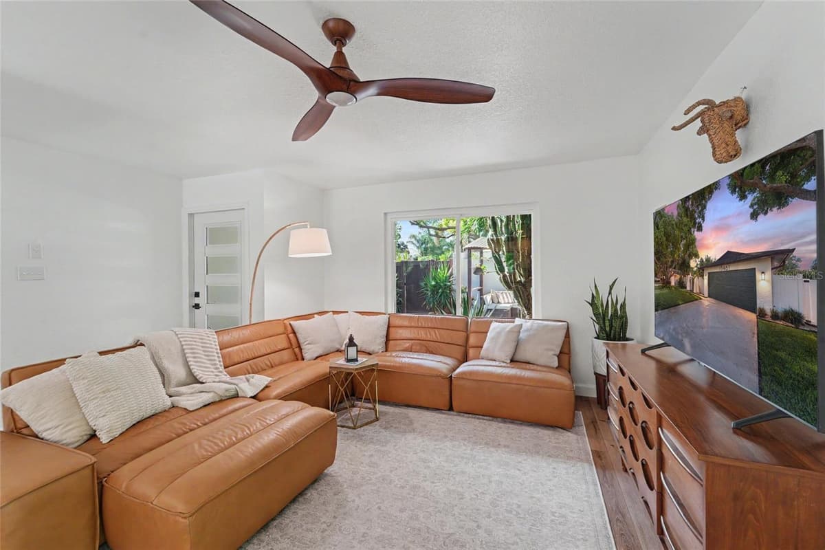 13461 DEL PRADO DRIVE — photo 11 of 40