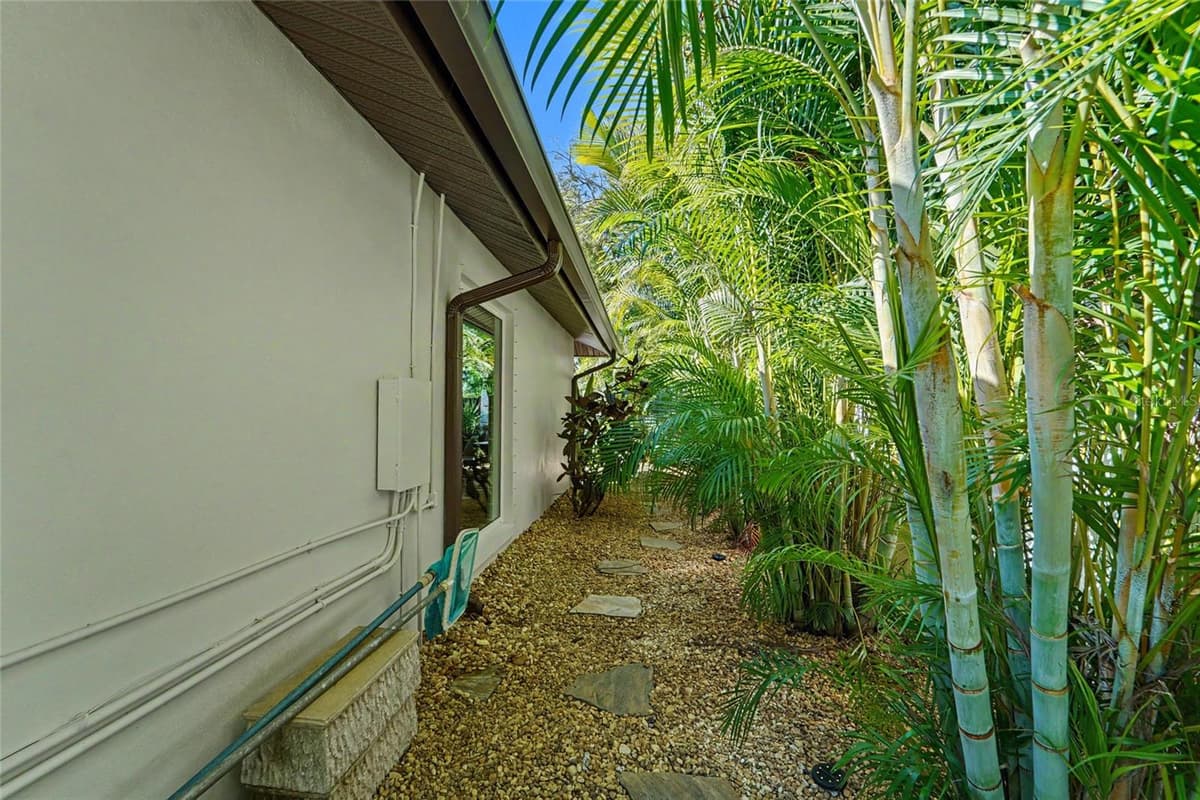 13461 DEL PRADO DRIVE — photo 35 of 40