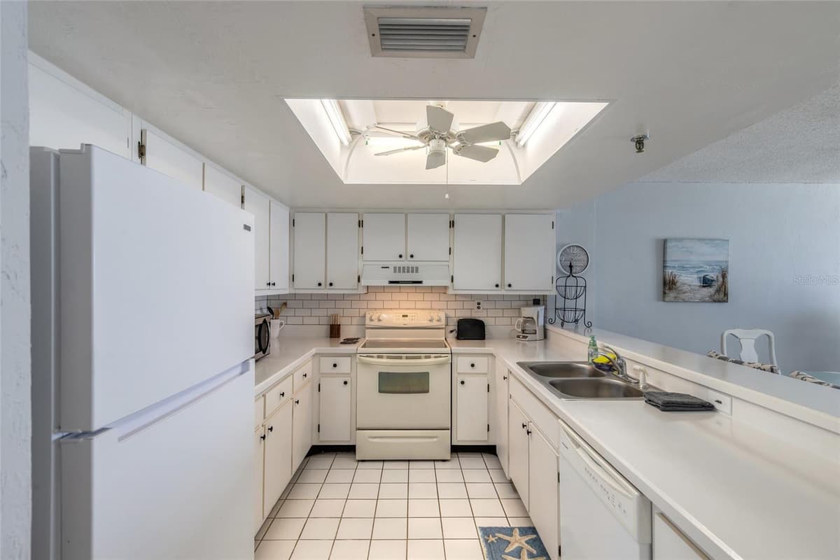 4139 ATLANTIC AVENUE — photo 7 of 43