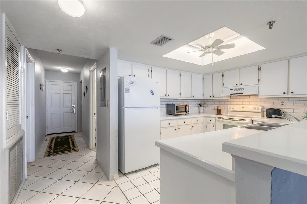 4139 ATLANTIC AVENUE — photo 6 of 43