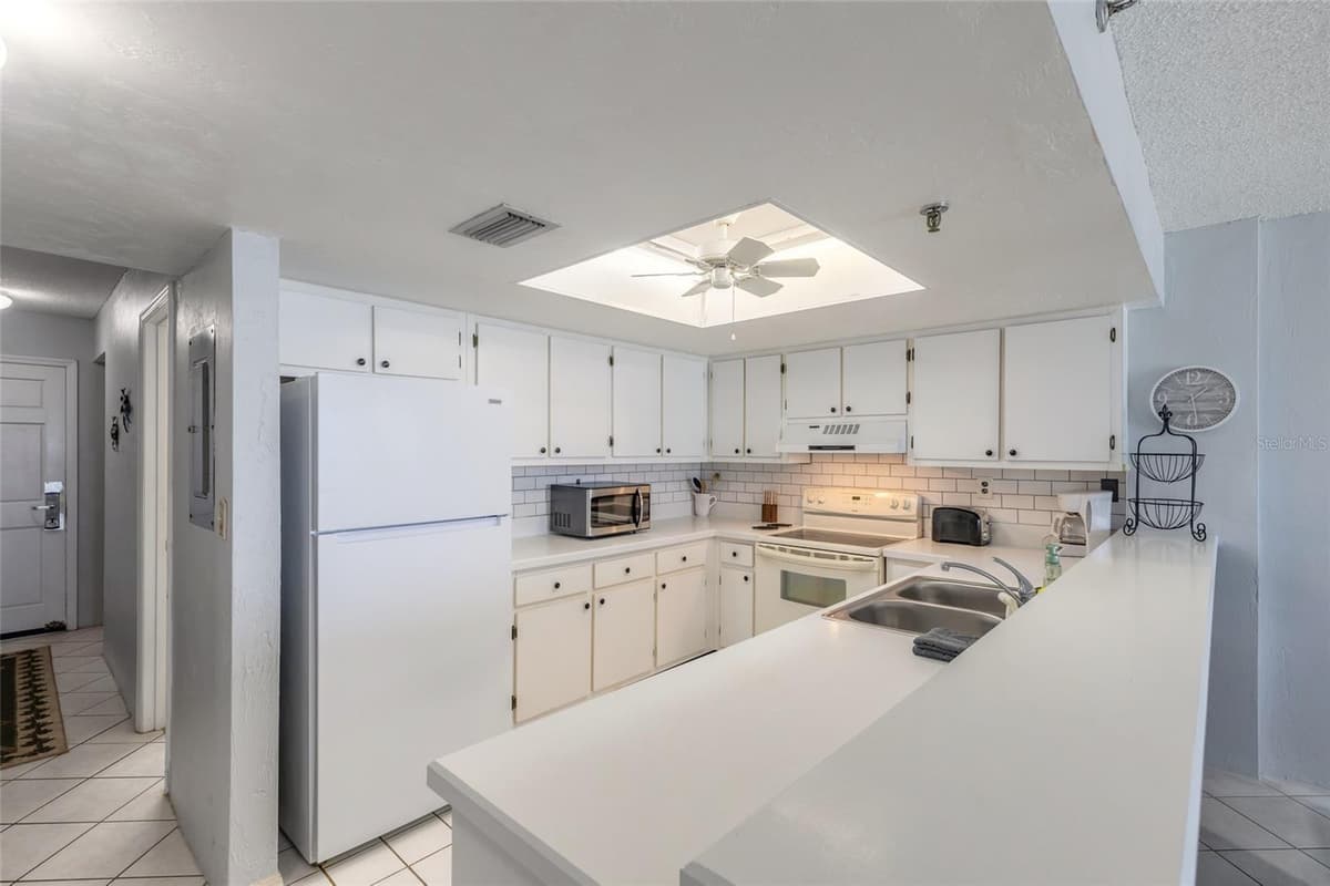 4139 ATLANTIC AVENUE — photo 8 of 43