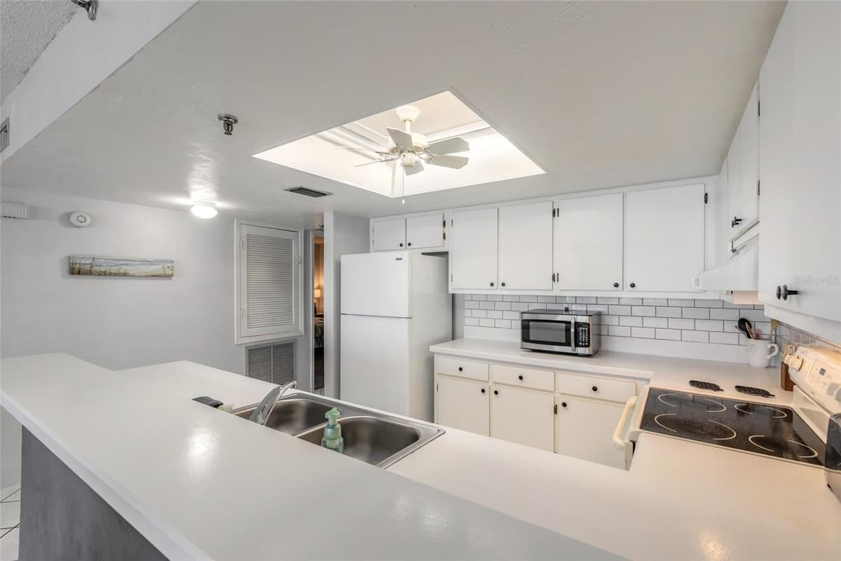 4139 ATLANTIC AVENUE — photo 9 of 43