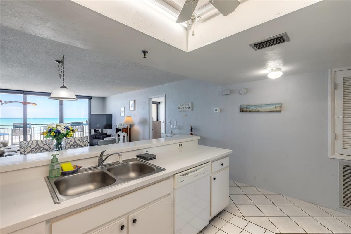4139 ATLANTIC AVENUE — photo 20 of 43