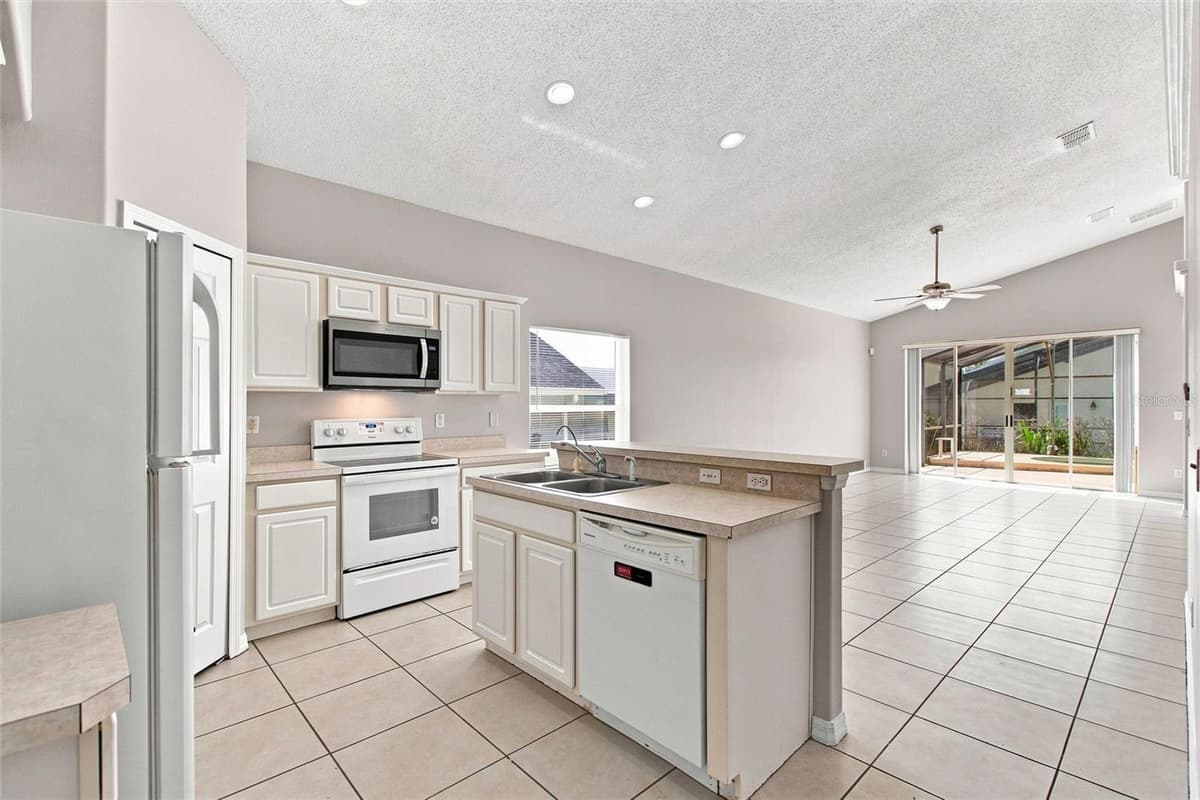 16616 PALM SPRING DRIVE — photo 11 of 48