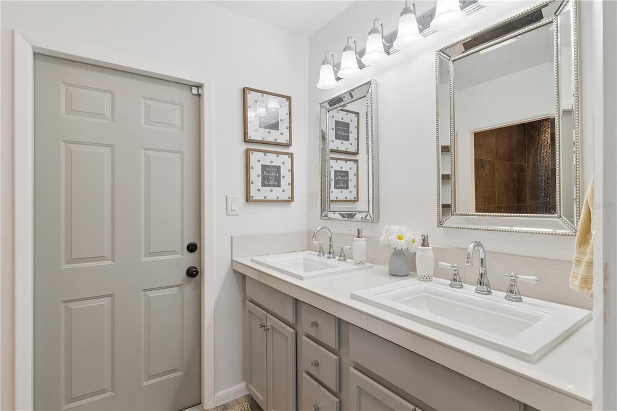 106 LAKEWOOD CIRCLE — photo 16 of 34