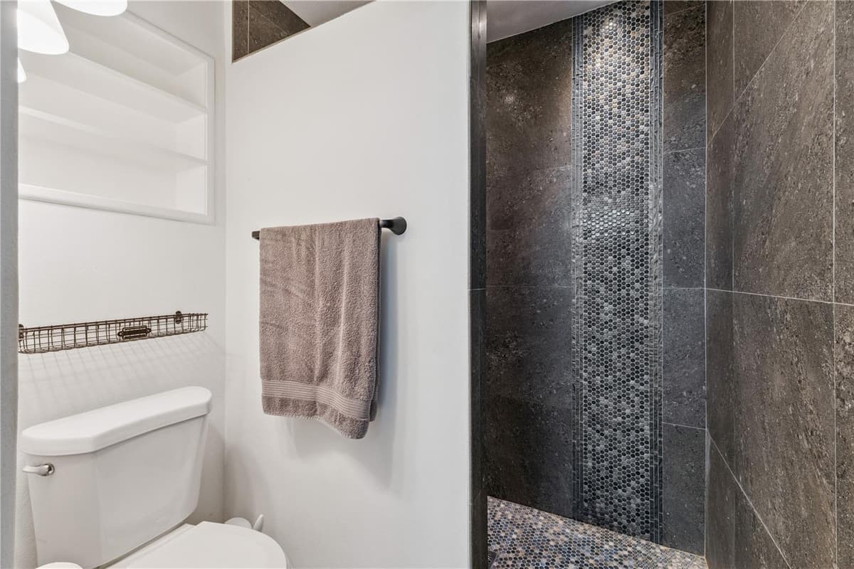 106 LAKEWOOD CIRCLE — photo 19 of 34