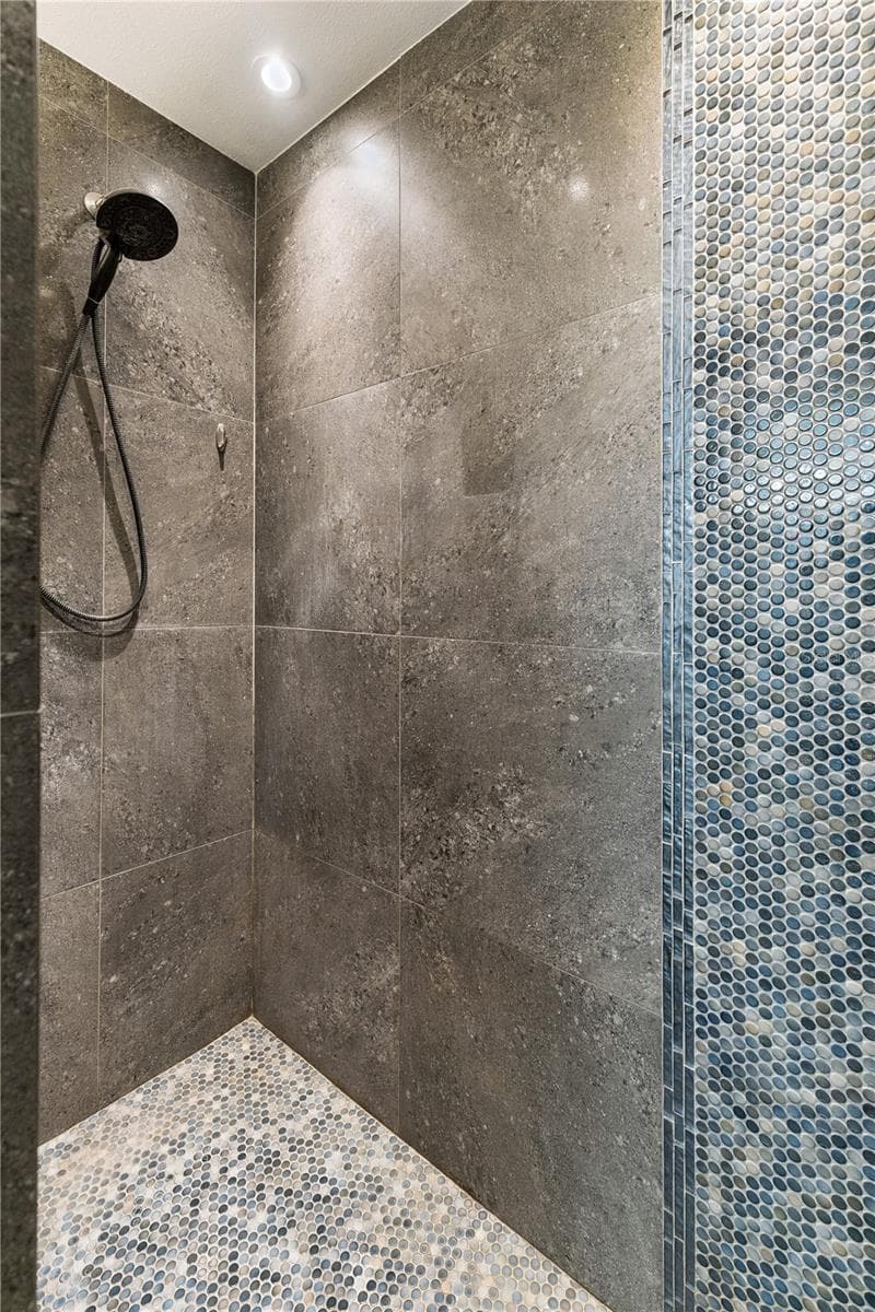 106 LAKEWOOD CIRCLE — photo 18 of 34