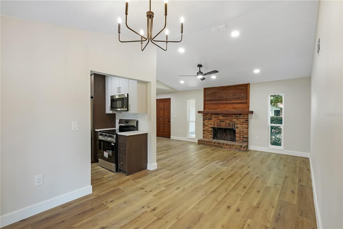 3336 TCU BOULEVARD — photo 5 of 27