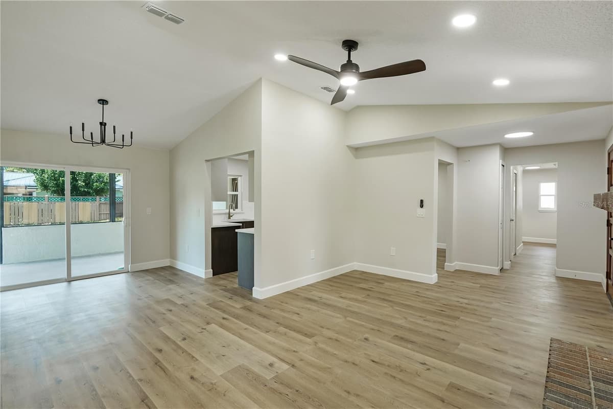 3336 TCU BOULEVARD — photo 15 of 27