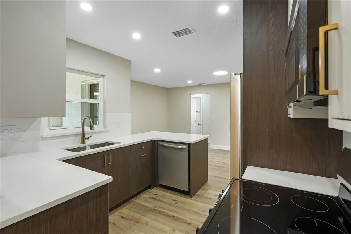 3336 TCU BOULEVARD — photo 9 of 27
