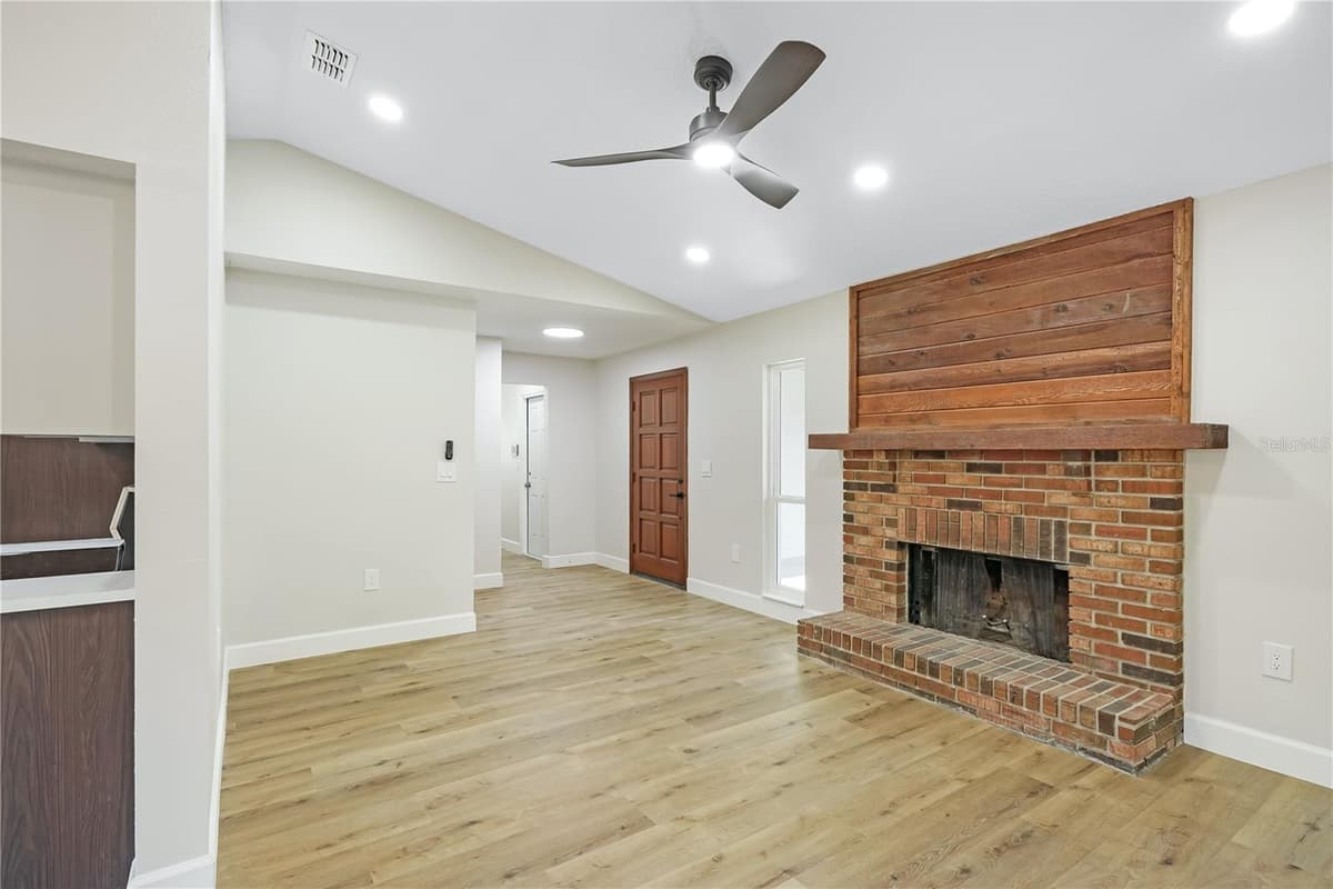 3336 TCU BOULEVARD — photo 23 of 27