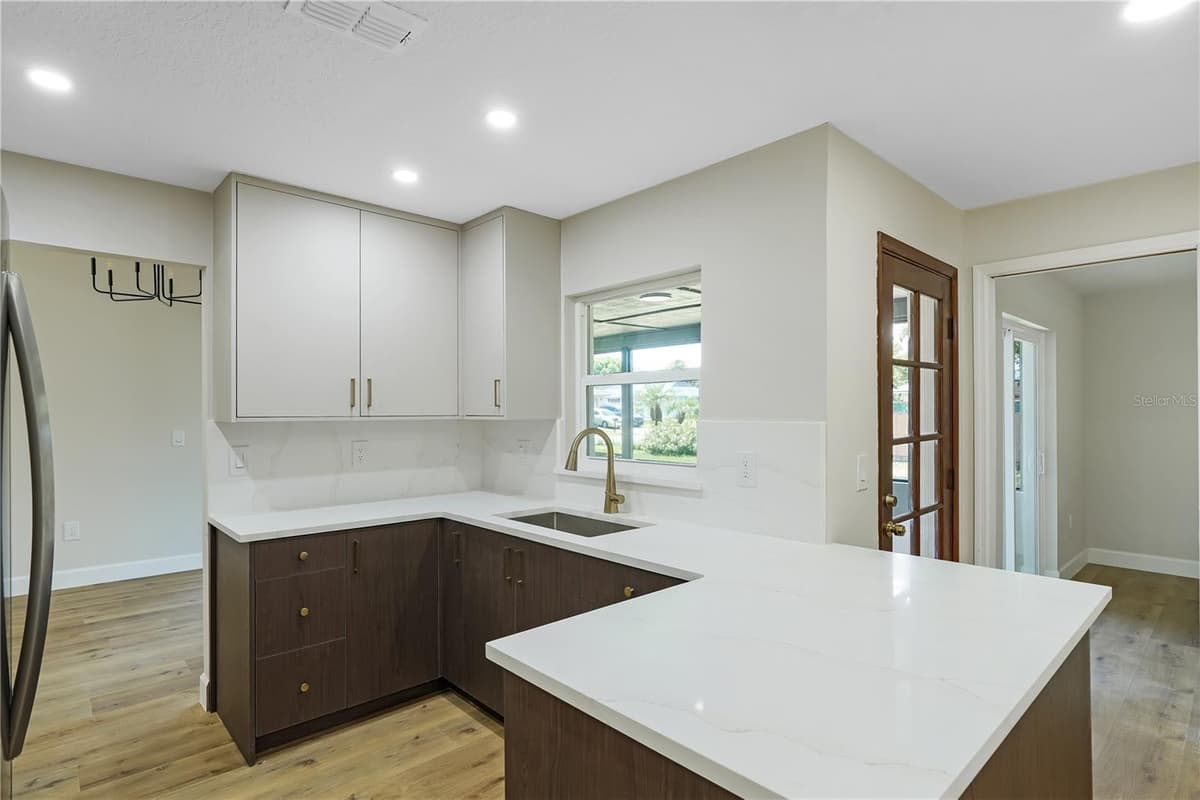 3336 TCU BOULEVARD — photo 8 of 27