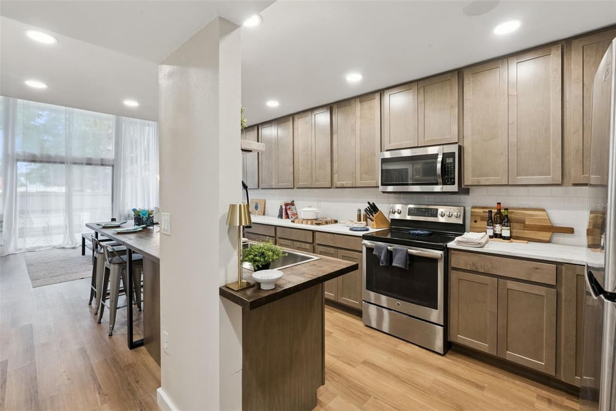6168 PEREGRINE AVENUE — photo 6 of 35