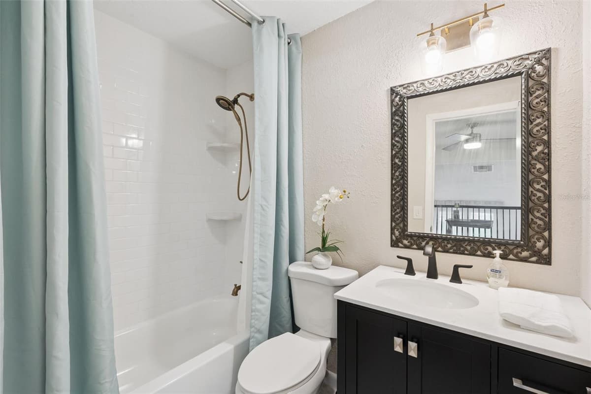 6168 PEREGRINE AVENUE — photo 11 of 35
